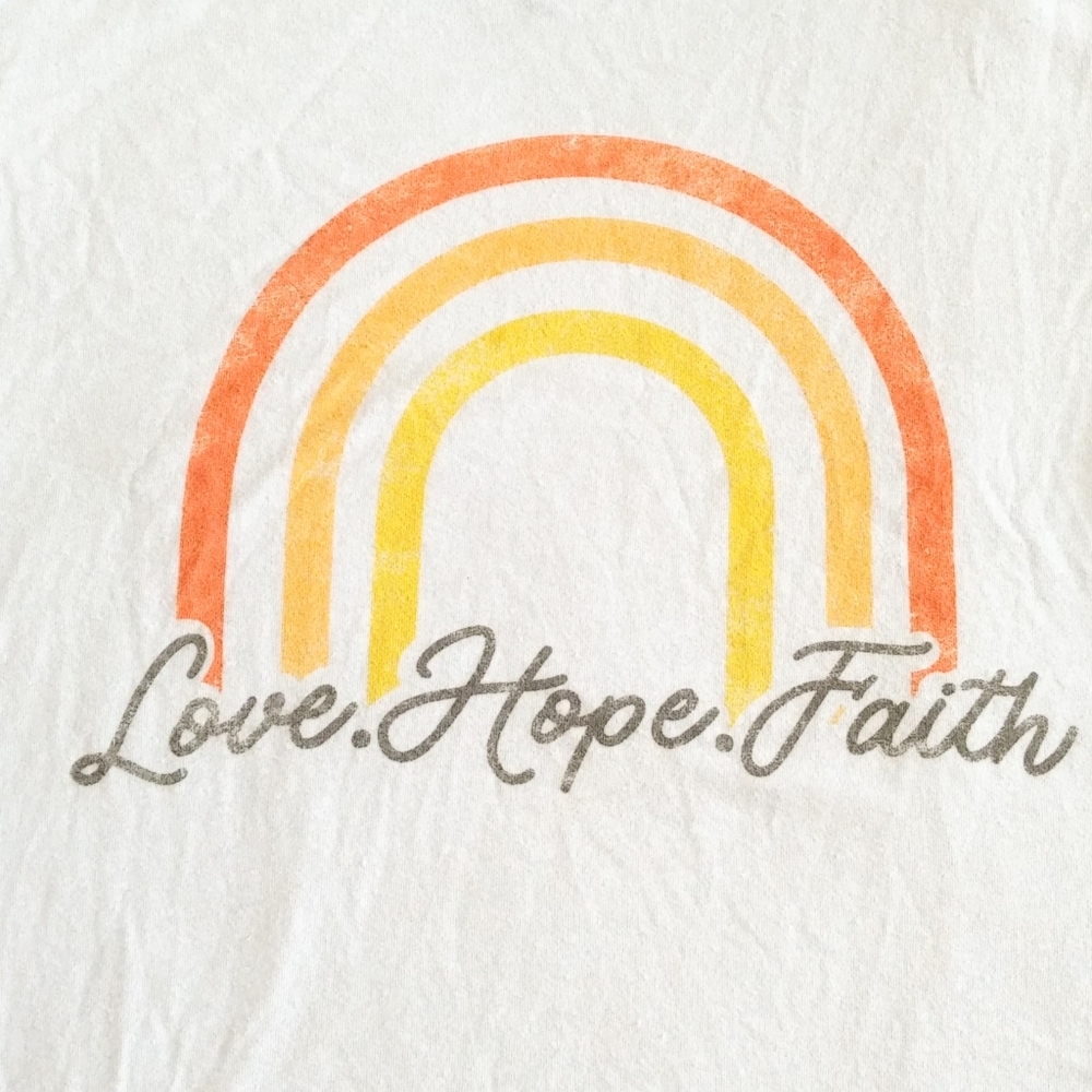 LE life elsewhere "Love❤Hope🤞 Faith🙏" Tee - Picture 3 of 9